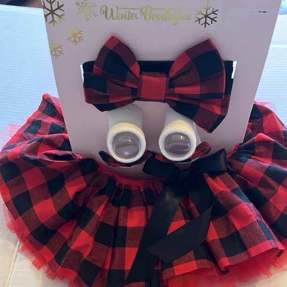 NWT-Bebe baby-3pc set-red/black-hair bow, white booties, elastic ruffled skirt. - Picture 6 of 7